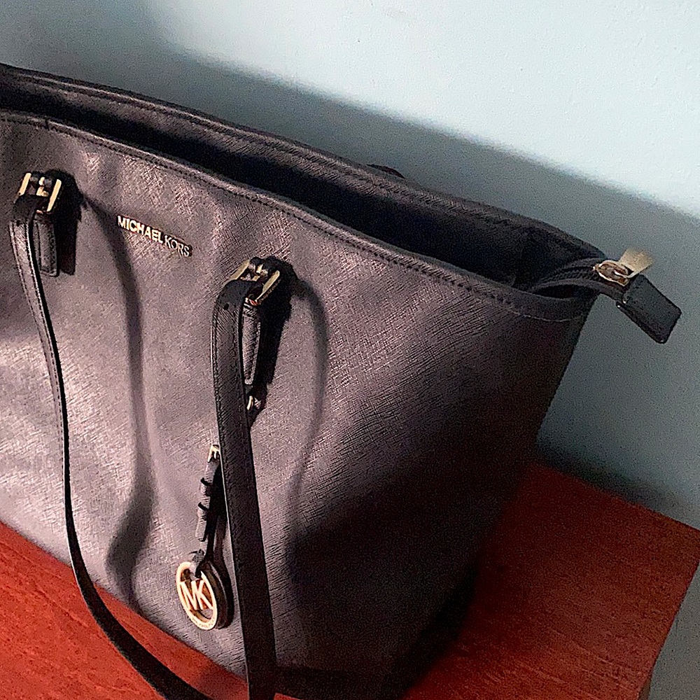 Black Micheal Kors Purse